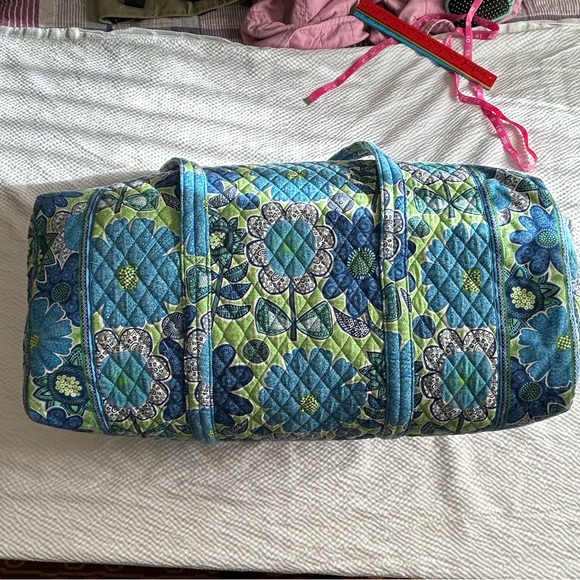 Vera Bradley extra large duffle bag blue green floral - Picture 2 of 16